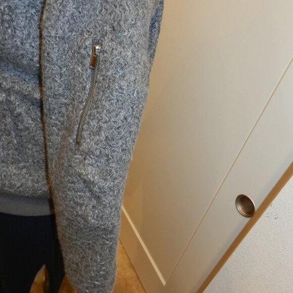 H&M Divided Women’s Coated Varsity Bomber Jacket Winter Size XXS - Picture 12 of 16